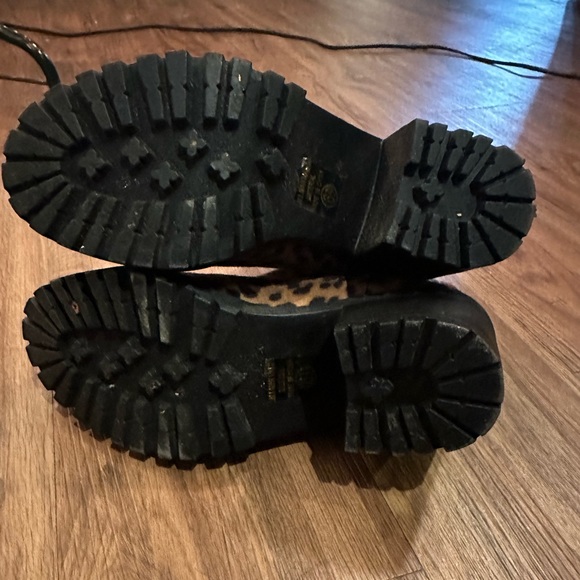 Cute cheetah booties! - Picture 3 of 3